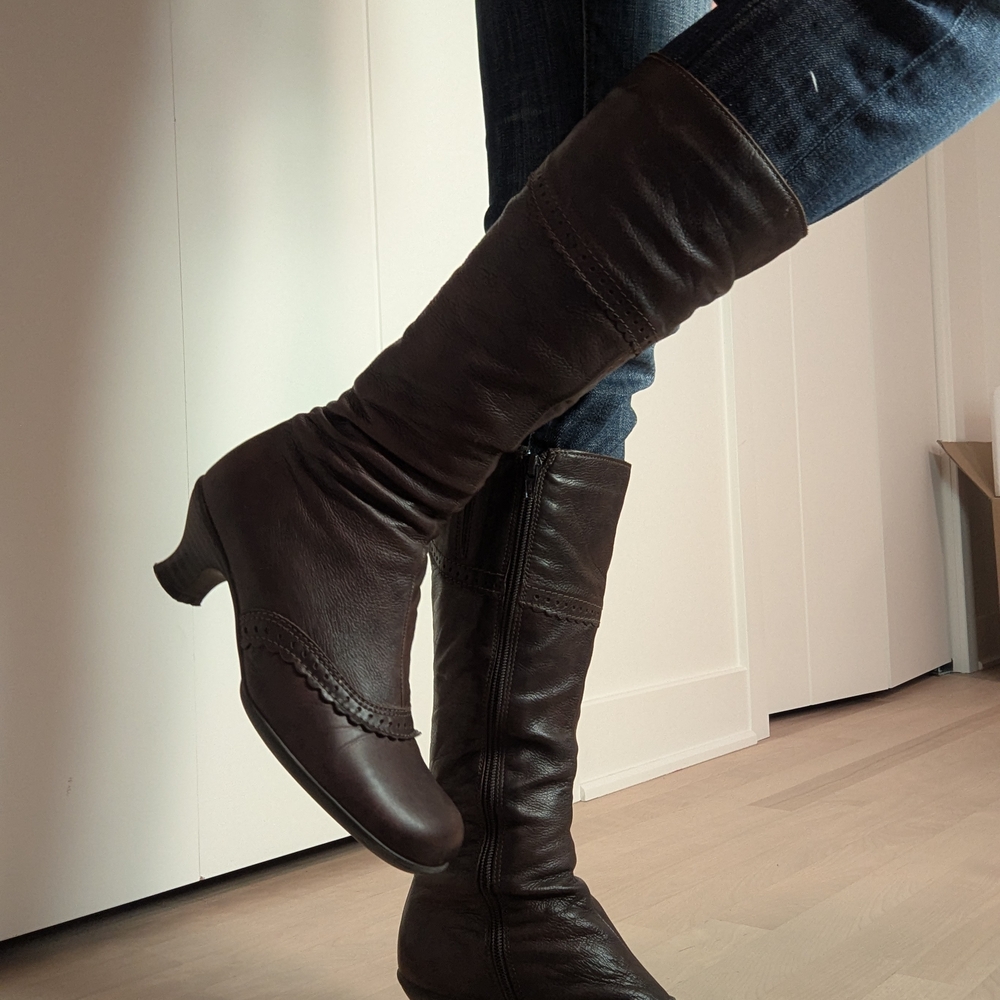 La CANADIENNE Dark Brown Knee-High Leather Boots